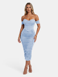Vestido de cóctel ajustado de longitud midi con fruncido y efecto corsé