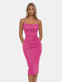 Vestido midi ceñido con cuello desbocado