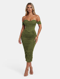 Vestido de cóctel ajustado de longitud midi con fruncido y efecto corsé