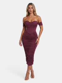 Vestido de cóctel ajustado de longitud midi con fruncido y efecto corsé