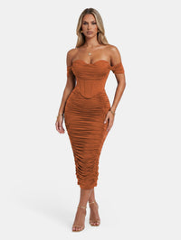 Vestido de cóctel ajustado de longitud midi con fruncido y efecto corsé