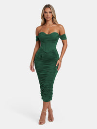 Vestido de cóctel ajustado de longitud midi con fruncido y efecto corsé